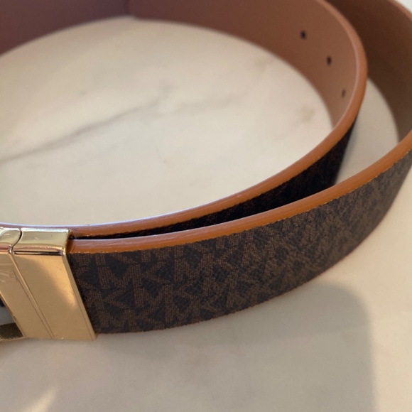 Michael Kors reversible belt - Picture 2 of 3